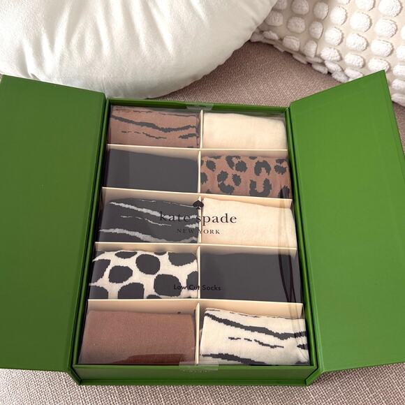 Kate Spade 10 Days of Socks in Gift Box - Picture 4 of 5